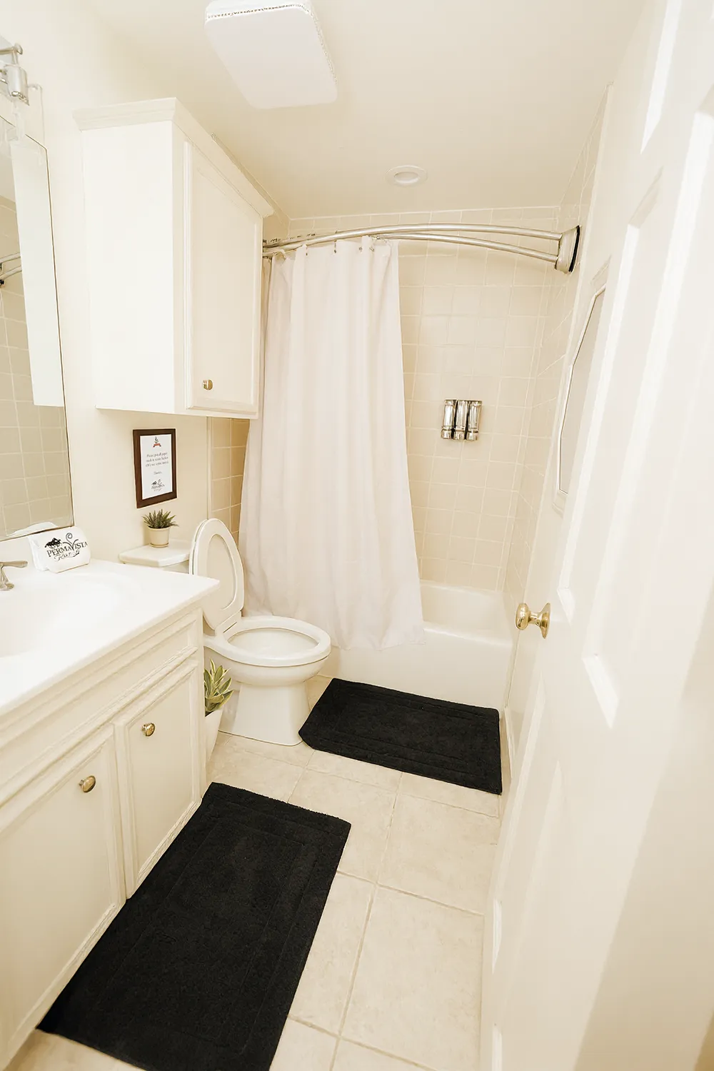 DINO-SUITE-BATHROOM-min