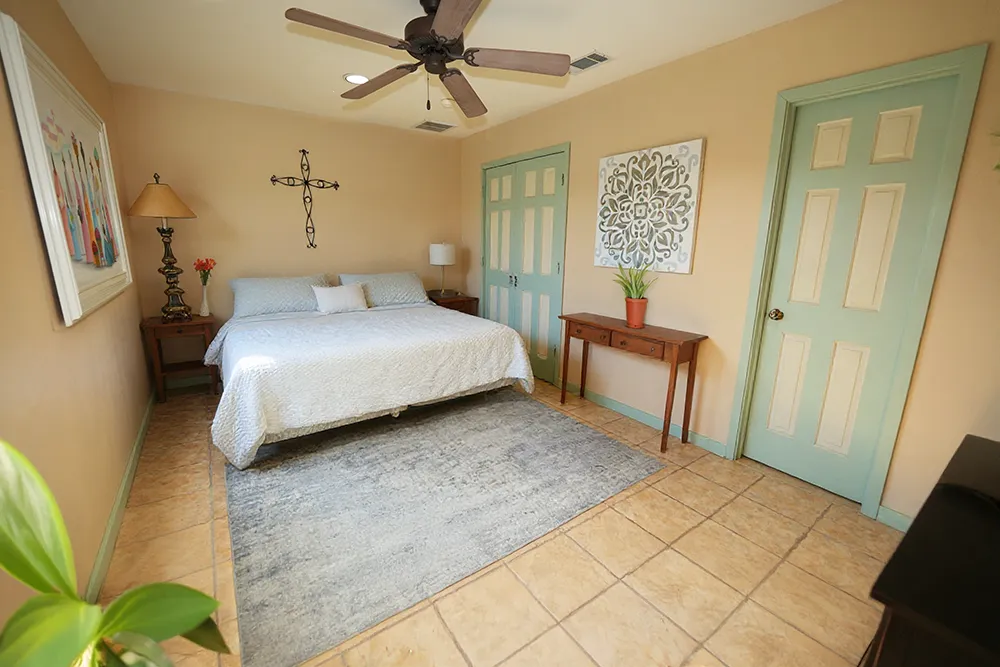 MOON-SUITE-BEDROOM-min