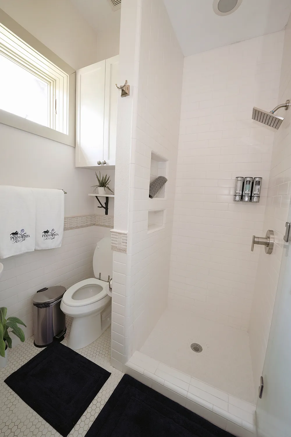 PARTY-HOUSE-BEDROOM-7-BATHROOM-min