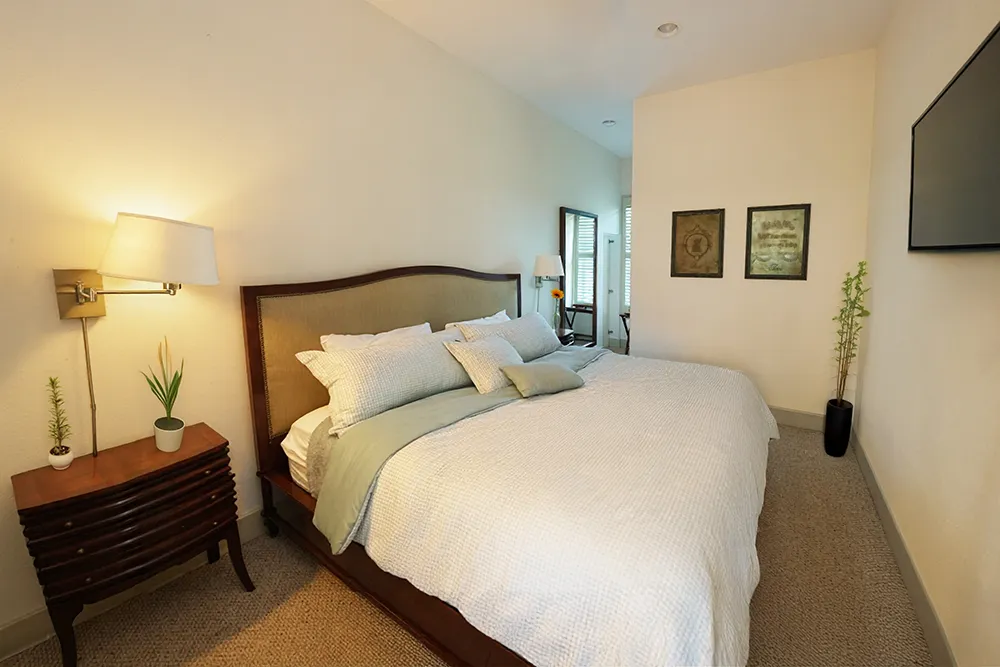 PARTY-HOUSE-BEDROOM-7-min