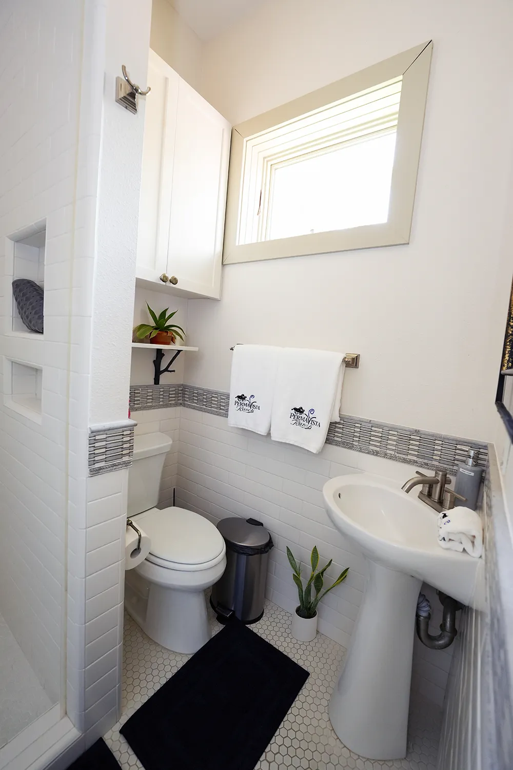 PARTY-HOUSE-BEDROOM-8-BATHROOM-min